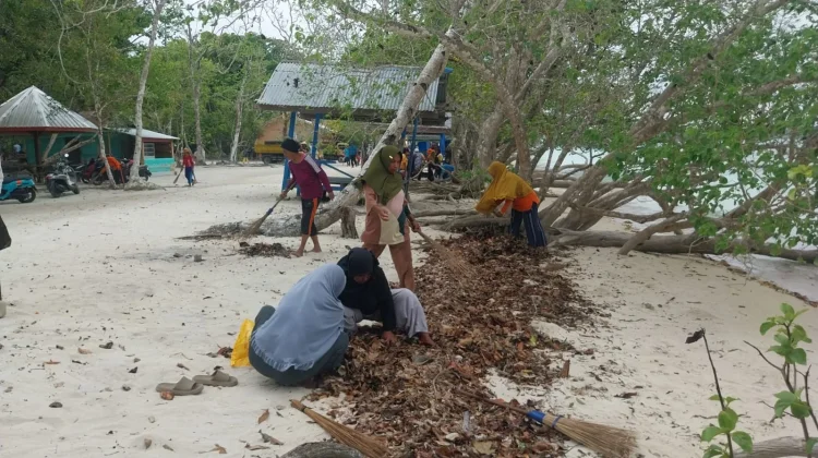 Korve Bersih Pantai Difur jelang Jambore Pecinta Alam Maluku