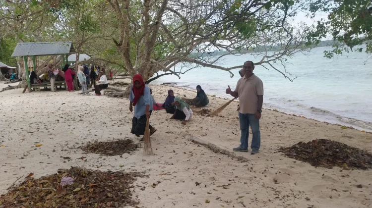 Korve Bersih Pantai Difur jelang Jambore Pecinta Alam Maluku
