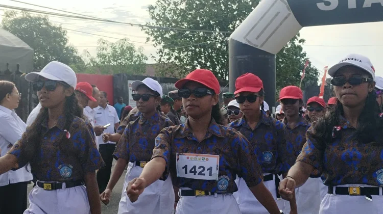 Bupati Malra Lepas Peserta Gerak Jalan Indah HUT RI Ke-81