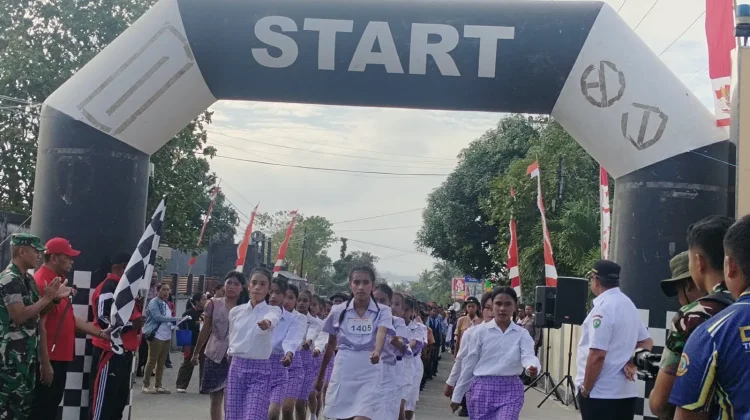 Bupati Malra Lepas Peserta Gerak Jalan Indah HUT RI Ke-81
