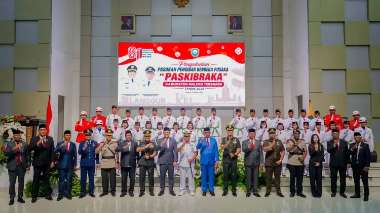 Bupati Thaher Kukuhkan Anggota Paskibra Maluku Tenggara