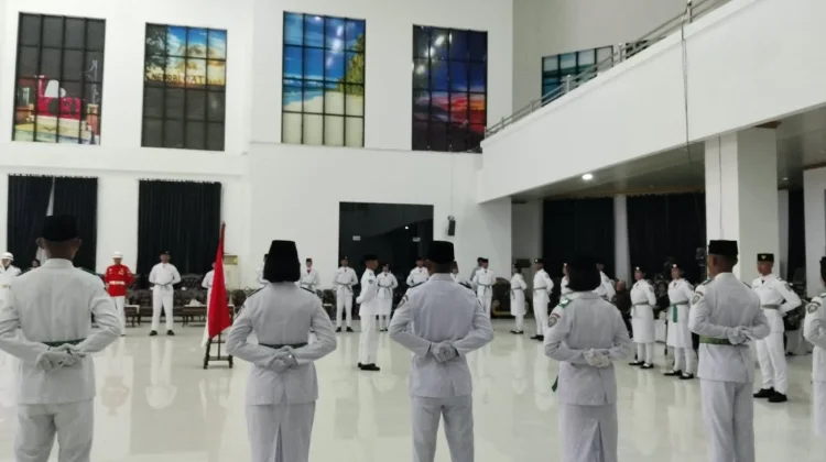 Bupati Thaher Kukuhkan Anggota Paskibra Maluku Tenggara