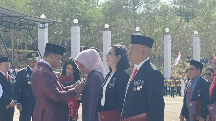73 ASN Maluku Tenggara Terima Satyalancana Karya Satya pada HUT RI Ke-81