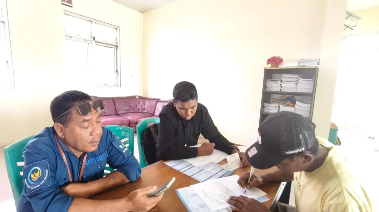 Penyuluh Perikanan Tual Fasilitasi Pembagian Kartu KUSUKA