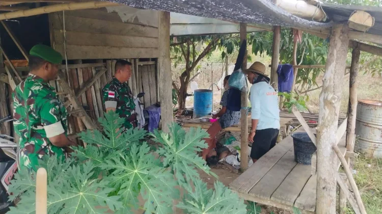Koramil 1503-03/Dobo Imbau Warga Cegah Kebakaran Hutan saat Berkebun