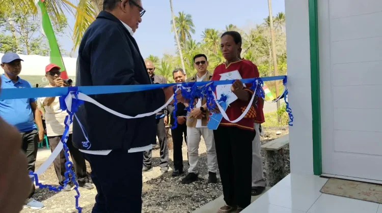 Penyerahan Tiga Rumah bagi Korban Bencana di Ohoirenan