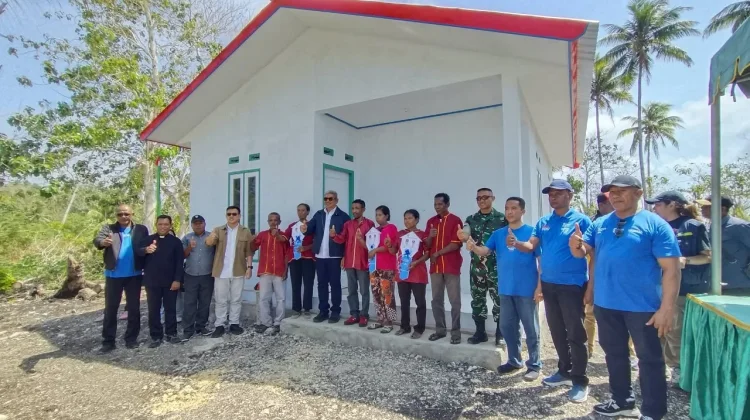 Penyerahan Tiga Rumah bagi Korban Bencana di Ohoirenan