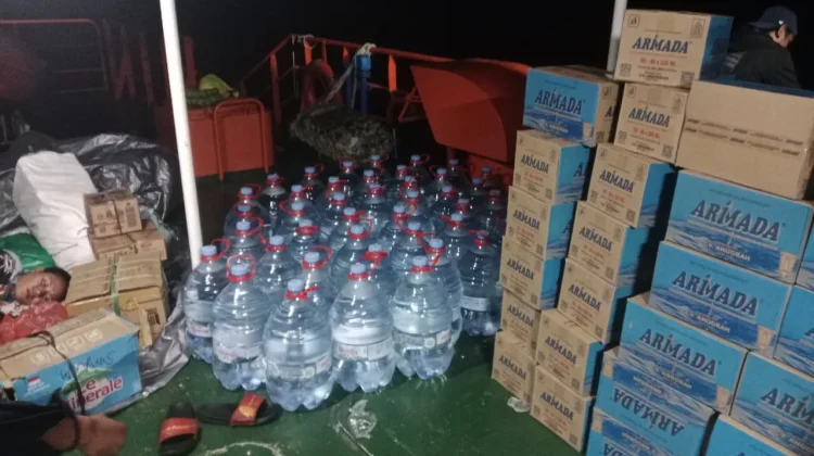 BPBD Tual Salurkan 8.120 Karton Air ke Wilayah Kur dan Tayando