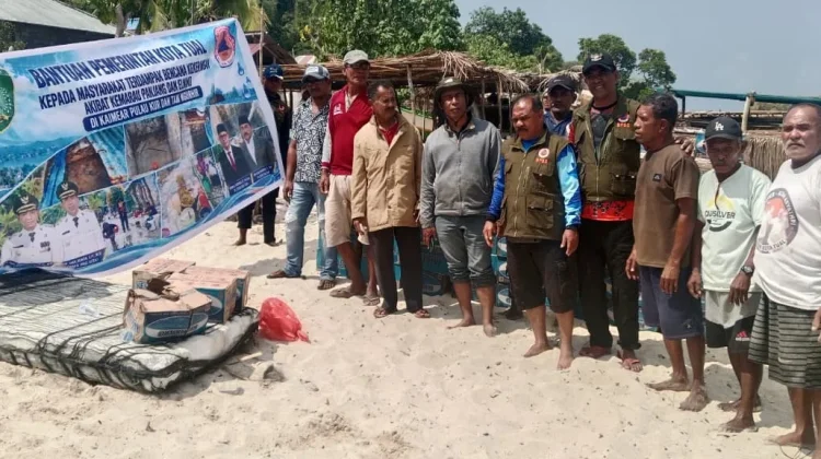 BPBD Tual Salurkan 8.120 Karton Air ke Wilayah Kur dan Tayando