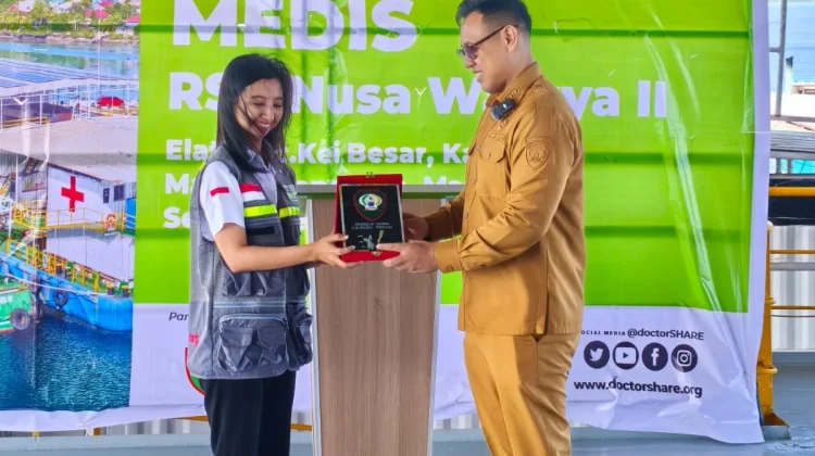 Rumah Sakit Kapal Nusa Waluya II Buka Layanan Gratis di Elat