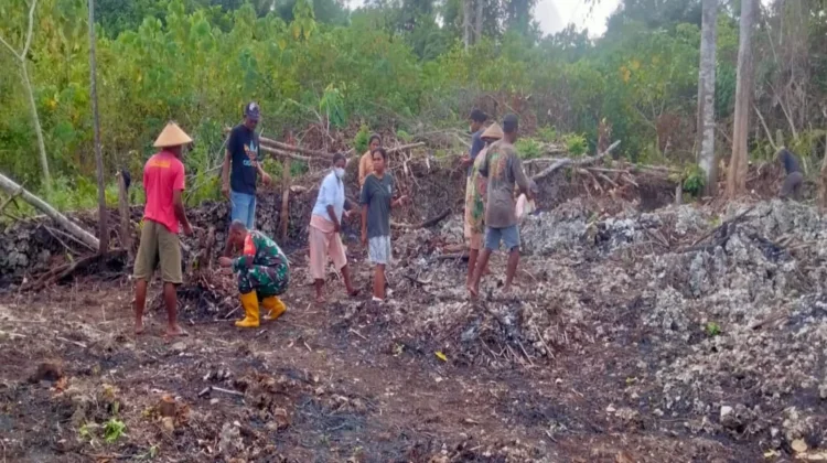 Babinsa bersama Warga, Semangat Tanam Cabai Tak Surut meski Lahan Berbatu