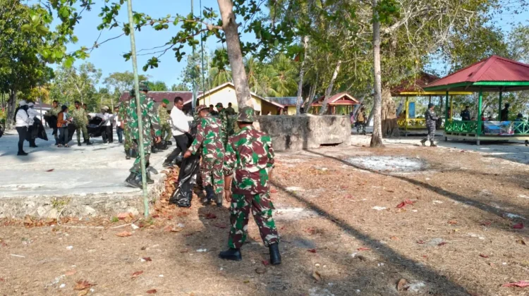 Kodim 1503/Tual Bersama Dua Matra Gelar Gerakan Peduli Sampah Sambut HUT Ke-81 TNI