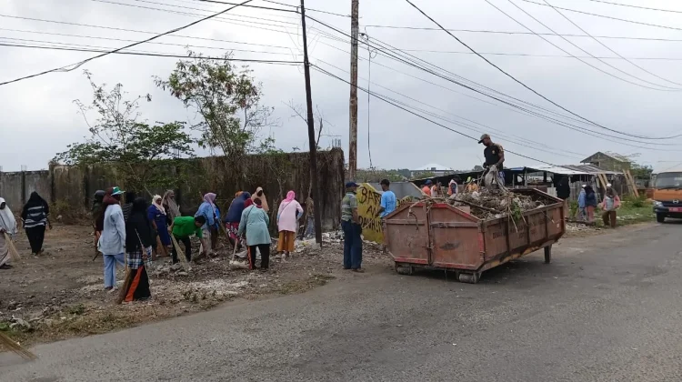 DLHK Tual Bersihkan Area Vital Sambut MPL