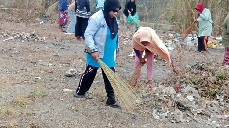 DLHK Tual Bersihkan Area Vital Sambut MPL
