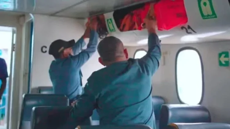 Pangkalan PLP Tual Sosialisasikan Penggunaan Life Jacket kepada Penumpang Kapal