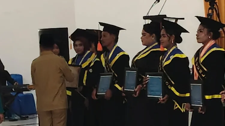 Jebolan STKIP Persada Evav Tual, Harus Menjadi Guru Bermartabat