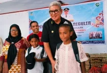 Bupati Maluku Tenggara Serahkan Bantuan Sosial bagi Kelompok Rentan