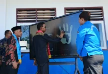 Resmikan Gedung Sekolah SMP N 13 Kota Tual hingga Tanam Pohon di Lahan Sekolah