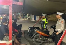 Satlantas Polres Tual Edukasi Para Ojek Pangkalan Terkait Keselamatan