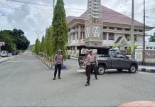 Amankan Ibadah Minggu, Personil Polres Tual Jaga Gereja