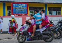Gerakan Ayah Mengantar Anak ke Sekolah Mulai Diterapkan di Malra