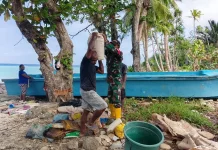 Sinergitas TNI-Rakyat, Bangun Rumah di Kei Besar