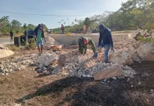 Babinsa Bantu Warga Namar Bangun Monumen Katolik