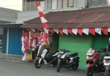 Berburu Baju dan Aksesoris Merah Putih Jadi Tren Warga