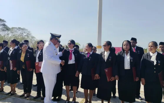 73 ASN Maluku Tenggara Terima Satyalancana Karya Satya pada HUT RI Ke-81