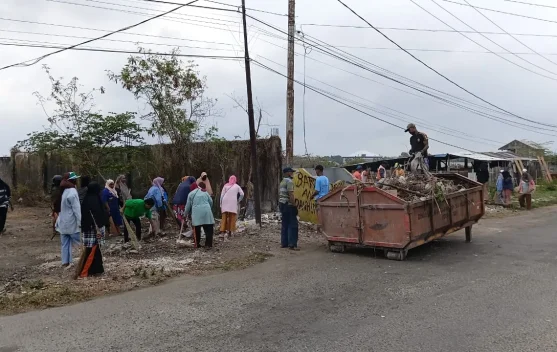 DLHK Tual Bersihkan Area Vital Sambut MPL