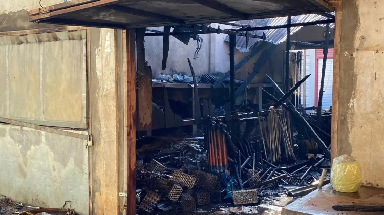 41 Kios Pedagang Gerabah di Tuban Hangus Terbakar