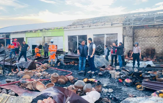 41 Kios Pedagang Gerabah di Tuban Hangus Terbakar