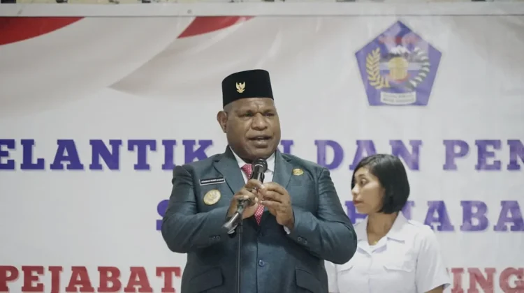 Atenius Murip Resmi Lantik Dua Kepala Dinas
