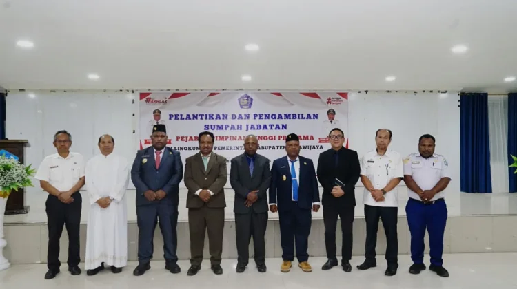 Atenius Murip Resmi Lantik Dua Kepala Dinas