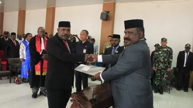 Bupati Lanny Jaya Lantik Tendien Wenda sebagai Sekda Definitif