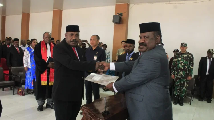 Bupati Lanny Jaya Lantik Tendien Wenda sebagai Sekda Definitif