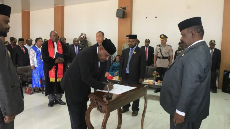 Bupati Lanny Jaya Lantik Tendien Wenda sebagai Sekda Definitif