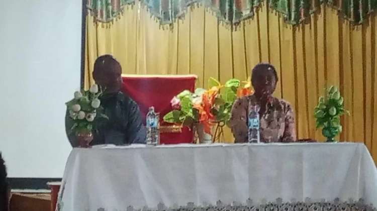 Pegiat Literasi Salurkan Buku Bacaan untuk Pemuda Gereja Baptis Onggeme