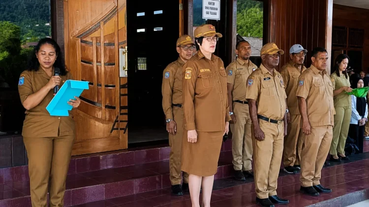 Bupati Pegubin Menyerahkan SK PPPK dan CPNS Tahap Ke-2