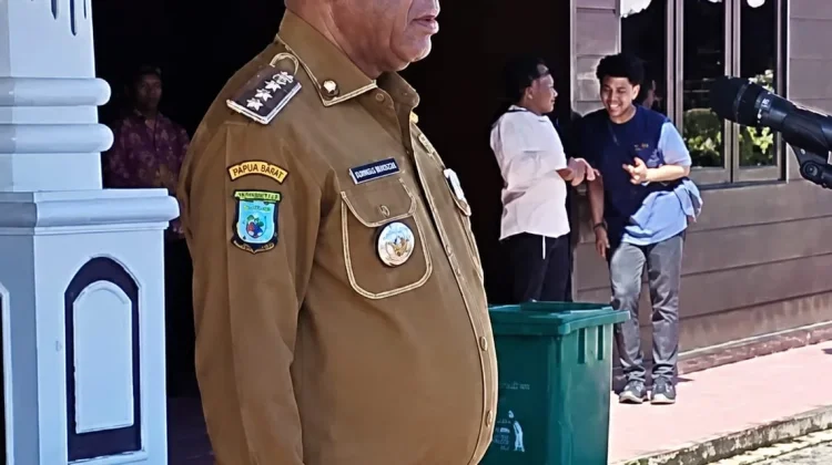Bupati Pegubin Menyerahkan SK PPPK dan CPNS Tahap Ke-2