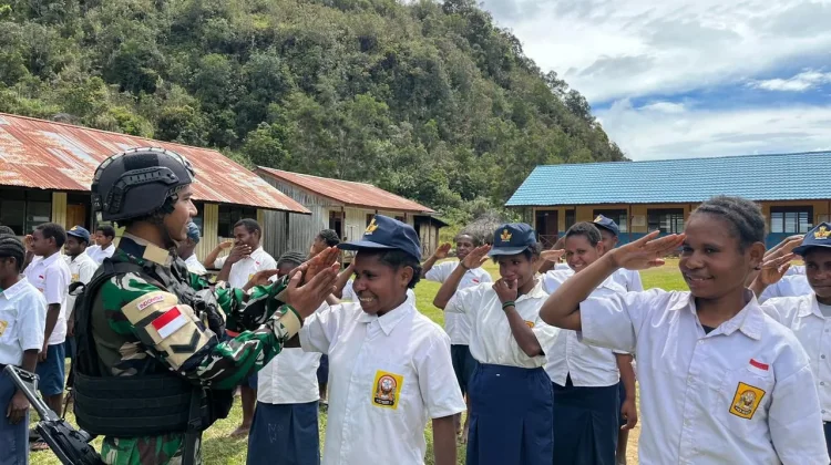 Satgas Yonif 511/DY Gelar “TNI Mengajar” di SMPN Balingga