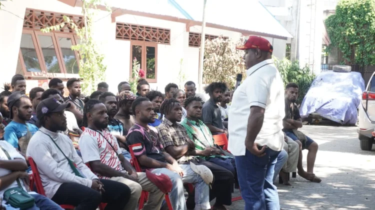 Bupati Jayawijaya Kunjungi Asrama Mahasiswa di Jayapura, Salurkan Sembako