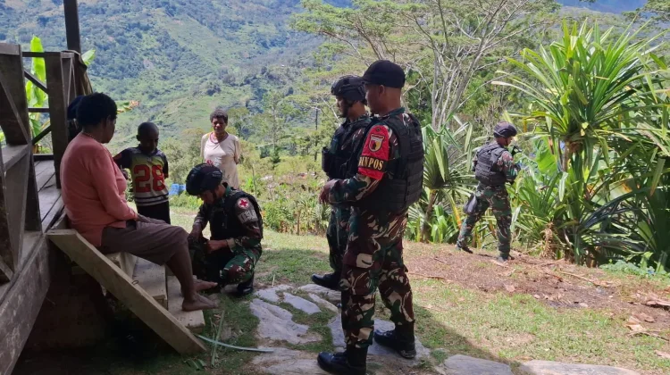 Satgas Yonif 511/DY Gelar Konseling Kesehatan Keliling di Tolikara