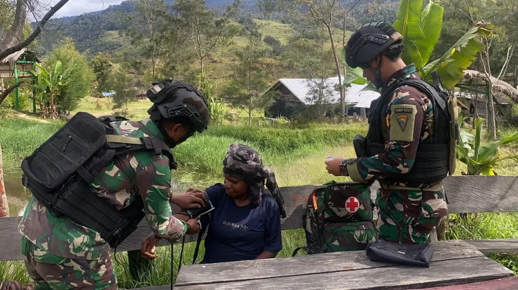 Satgas Pamtas RI-PNG Yonif 511/DY Gelar Pemeriksaan Kesehatan Rutin di Desa Lowanom