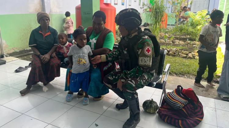 Satgas Yonif 511/DY dan Puskesmas Pirime Gelar Kegiatan Posyandu untuk Balita