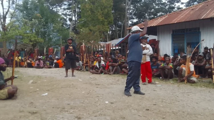 Pertanda Perang Telah Selesai, Woma Kurima Lepas Tali Panah Hingga Pulang ke Kampun