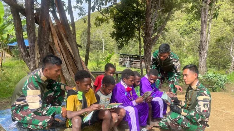 Satgas Yonif 511/DY Gelar Kelas Belajar Gratis bagi Anak-anak Papua