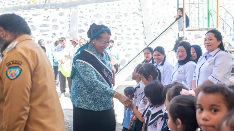TP PKK Tolikara Kunjuni RSUD Karubaga dan Sejumlah Sekolah dalam Rangka HKG- PKK