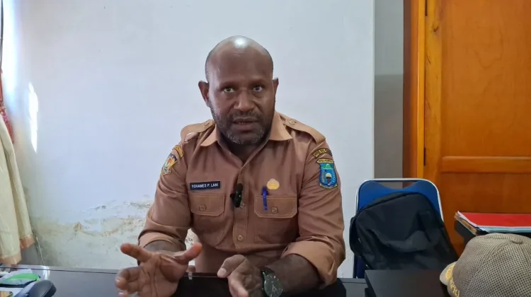 jelang Penerimaan Siswa Baru, Dukcapil Jayawijaya Dipadati Warga Urus Dokumen