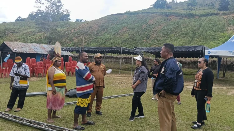 Dekranasda Matangkan Launching Noken Cenderawasih di Yalengga